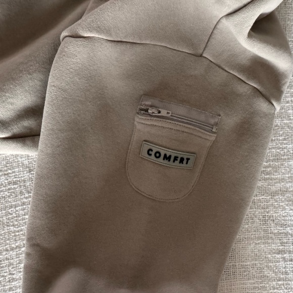 COMFRT Travel Hoodie - Picture 8 of 10